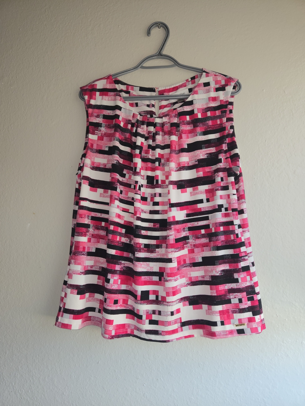 Calvin Klein Blouse Top Womens 1X Sleeveless Pink Black Abstract Pixel Shell
